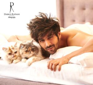 Kartik Aaryan Instagram - Mujhe Jungli billiyan bohot pasand hai 😻🤣 My Debut in Dabboo Ratnani Calendar ❤️ @dabbooratnani @manishadratnani #DabbooRatnaniCalendar