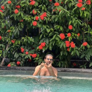 Kartik Aaryan Instagram - Pool Bhulaiyaa 🤙🏻 . . #HolidayMood