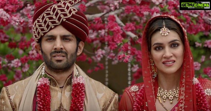 Kartik Aaryan Instagram - Sunne mein aaya hai ki aapko Trailer bahut Pasand aaya😬 #LukaChuppi ❤️🤫