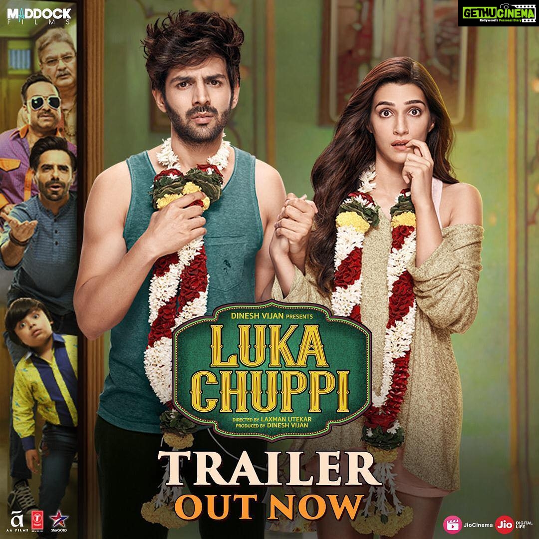 Kartik Aaryan Instagram - Aayein Live-in सपरिवार kijiye 🙄❤️ Presenting the #LukaChuppiTrailer: Link in bio !! 👀 @kritisanon #DineshVijan @laxman.utekar @MaddockFilms #PankajTripathi @aparshakti_khurana #VinayPathak @officialjiocinema