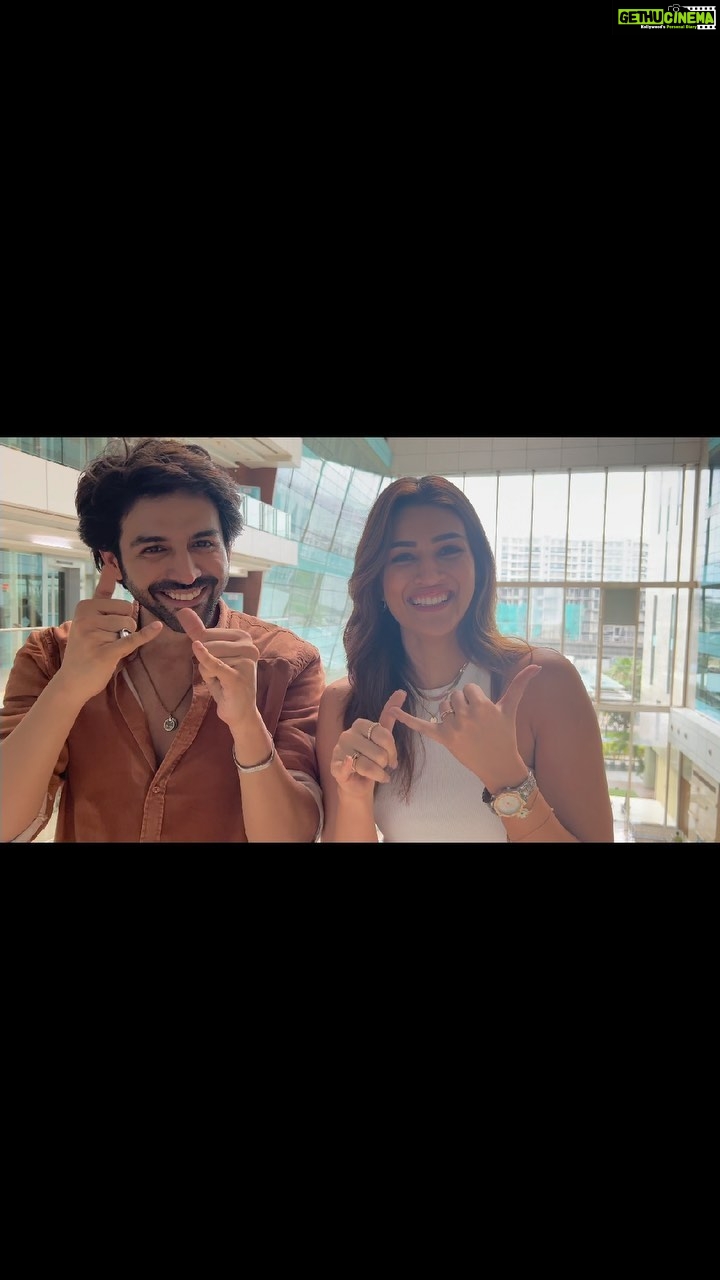 Kartik Aaryan Instagram - Haters will say that i am forcing Kriti to Promote #BhoolBhulaiyaa2 🤙🏻 @kritisanon my sweetest costar ❤️