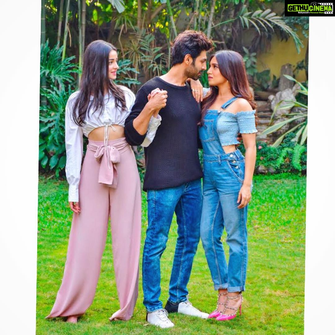 Kartik Aaryan Instagram - Patni Ya Woh ? 🤫 #PatiPatniAurWoh 🎥 Super excited to work with @bhumipednekar @ananyapanday ! पति की बजेगी बैंड पत्नी और वो के बीच 🤣😂 Madness is about to begin ❤️🤯 @mudassar_as_is @junochopra #BhushanKumar @tseries.official @brstudiosllp @renurchopra @abhayrchopra_