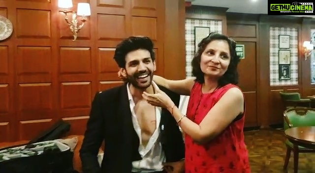 Kartik Aaryan Instagram - Happy birthday to the most possessive girl in my life 😍 HBD Mummy ❤️❤️