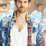 Kartik Aaryan Instagram - #PosterLagwaDo 🤟🏻 #LukaChuppi 📷- @harjeetsphotography