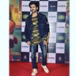 Kartik Aaryan Instagram - Perfect Figure 😂 Playing #LukaChuppi 🤫👀 #TrailerLaunch Styled - @the.vainglorious #Promotions #Look1