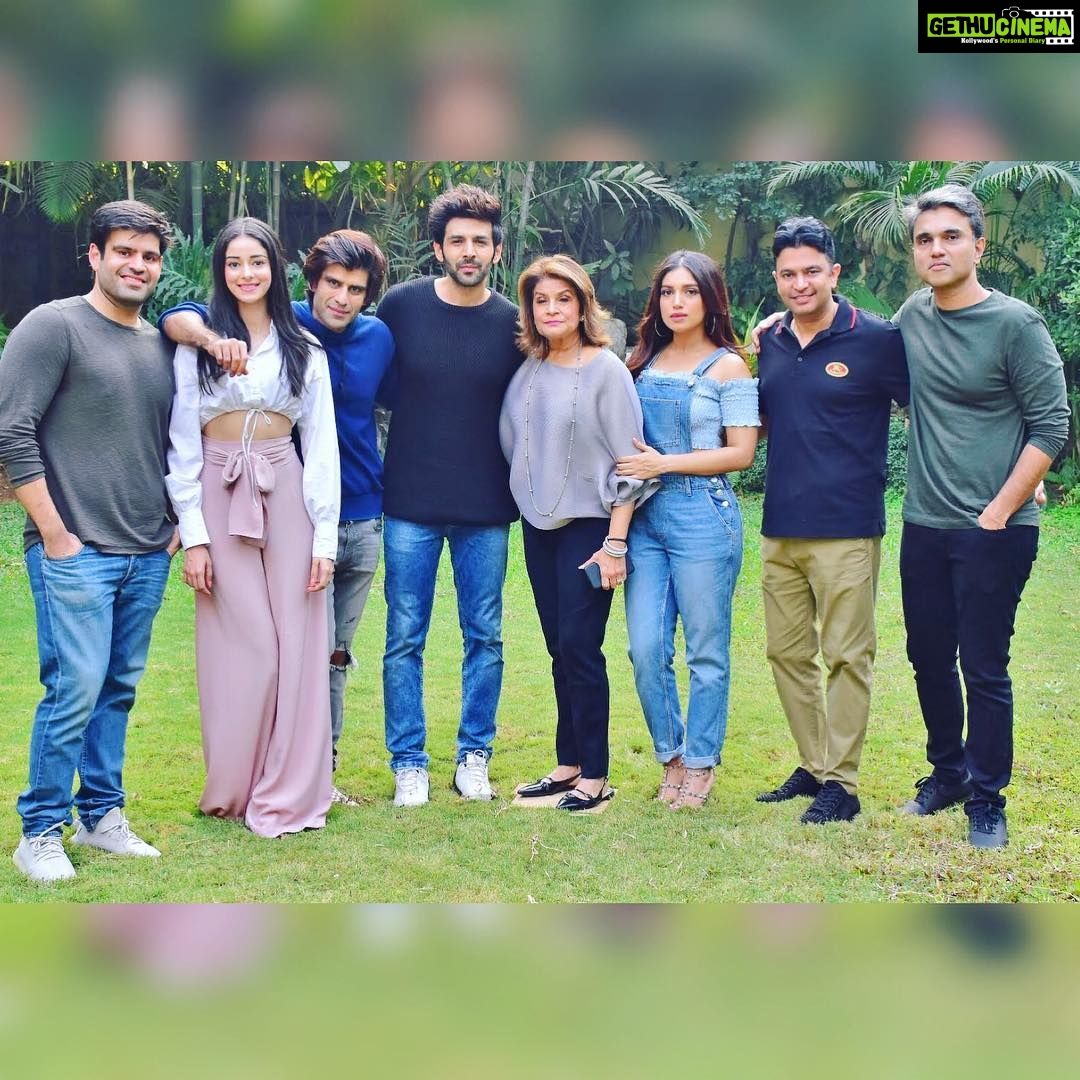 Kartik Aaryan Instagram - Patni Ya Woh ? 🤫 #PatiPatniAurWoh 🎥 Super excited to work with @bhumipednekar @ananyapanday ! पति की बजेगी बैंड पत्नी और वो के बीच 🤣😂 Madness is about to begin ❤️🤯 @mudassar_as_is @junochopra #BhushanKumar @tseries.official @brstudiosllp @renurchopra @abhayrchopra_