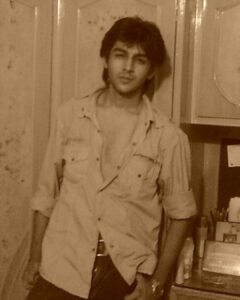 Kartik Aaryan Instagram - When the hair wasn’t up 👦🏻 The Photo that got me my Debut Film’s Audition ❤️ #MainePyarKiya look 😂 to #Pyaarkapunchnama