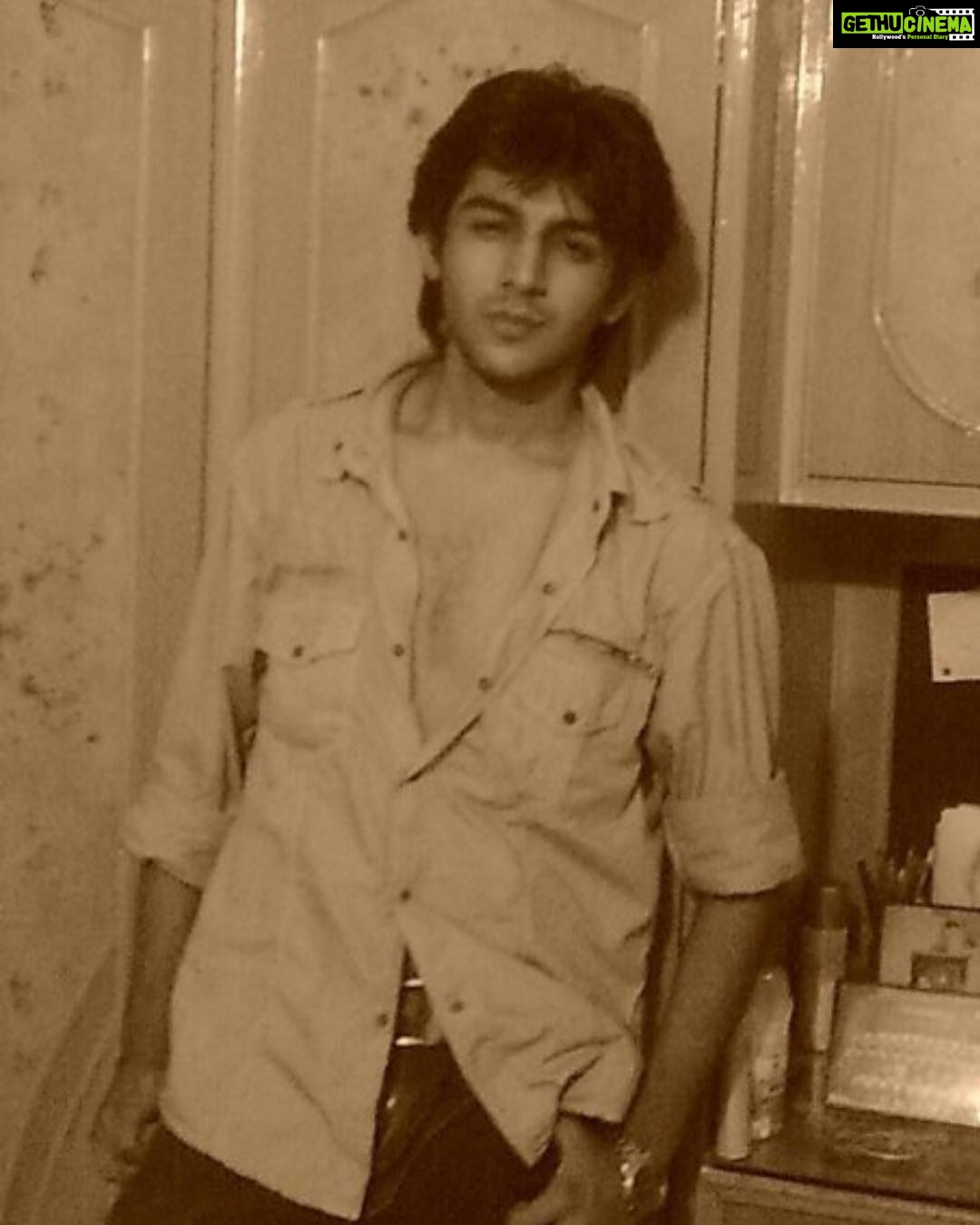 Kartik Aaryan Instagram - When the hair wasn’t up 👦🏻 The Photo that got me my Debut Film’s Audition ❤️ #MainePyarKiya look 😂 to #Pyaarkapunchnama