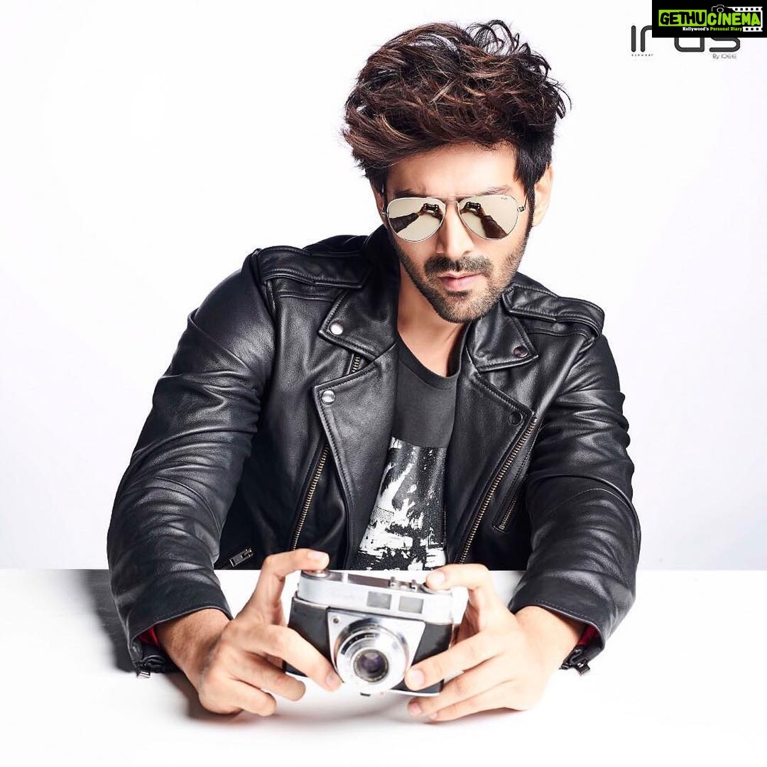 Kartik Aaryan Instagram - Change the way you look at things The things you look at change 😎 #Repost @iruseyewear ・・・ For the adventurous millennial. @kartikaaryan #IrusEyewear #Irusxkartik