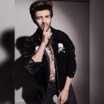 Kartik Aaryan Instagram - New Year New Beginnings 2019 looks damn exciting Too many things to share but for now shhhhh 🤫 Happy New Year ❤️