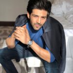 Kartik Aaryan Instagram - Hi there 👋🏻 Lean into great style, whenever, wherever ! 🤓⌚️ #AXTime #ArmaniExchange @armaniexchange