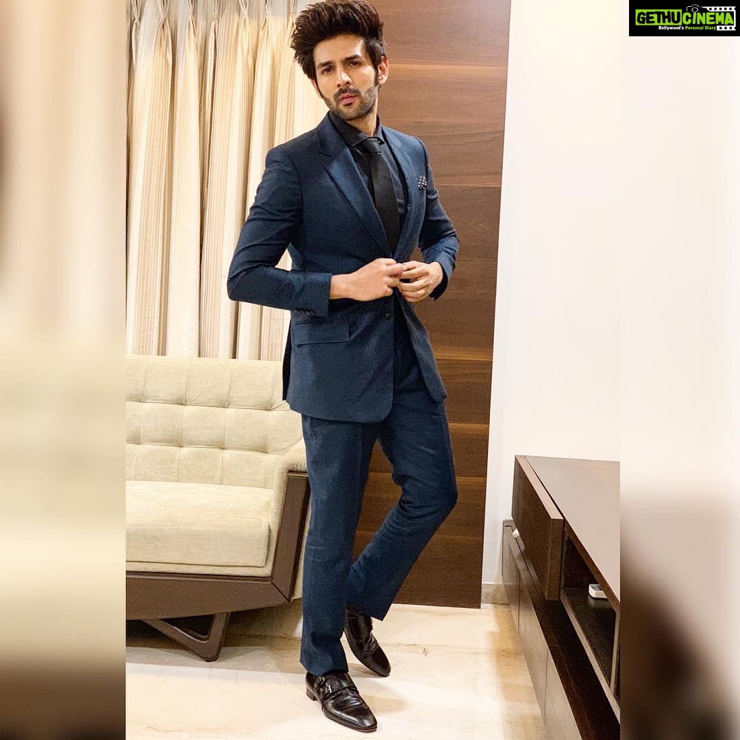 Kartik Aaryan Instagram - About Last night 💚 Styled - @shaleenanathani ❤️