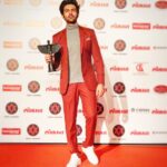 Kartik Aaryan Instagram - Most Stylish Youth Icon Of the Year Thank you #LokmatAwards ❤️🙏🏻