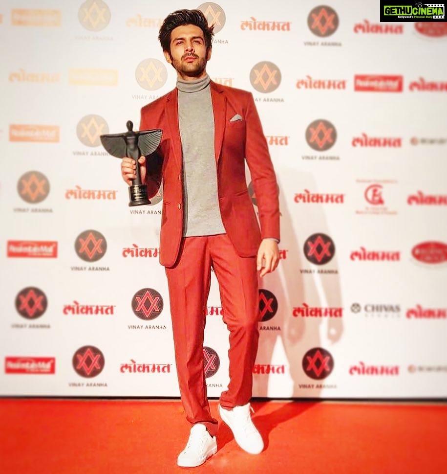 Kartik Aaryan Instagram - Most Stylish Youth Icon Of the Year Thank you #LokmatAwards ❤️🙏🏻
