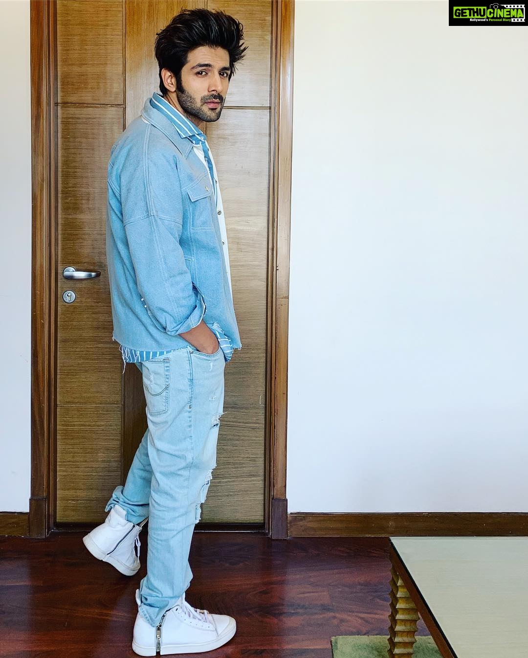 Kartik Aaryan Instagram - Wassup 🤟🏻 #Indore 😎 Styled - @shaleenanathani Indore, India