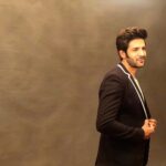 Kartik Aaryan Instagram - #AgendaAajTak18 Spoke about my journey and how life changed in 2018 🙏🏻 Thank you @aajtak ❤️ Styled - @shaleenanathani 😎 New Delhi