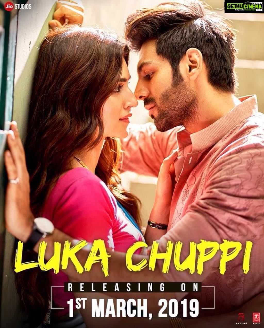 Kartik Aaryan Instagram - No more hide and seek @kritisanon ππβ€οΈ #LukaChuppi to hit the screens on March 1, 2019. Produced by #DineshVijan. Directed by @laxman.utekar @maddockfilms @officialjiocinema @tseriesofficial