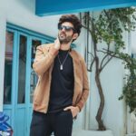Kartik Aaryan Instagram - Follow #KartikxMufti Style 😎 @muftijeans Shot 📸 - @rohanshrestha Styled - @the.vainglorious