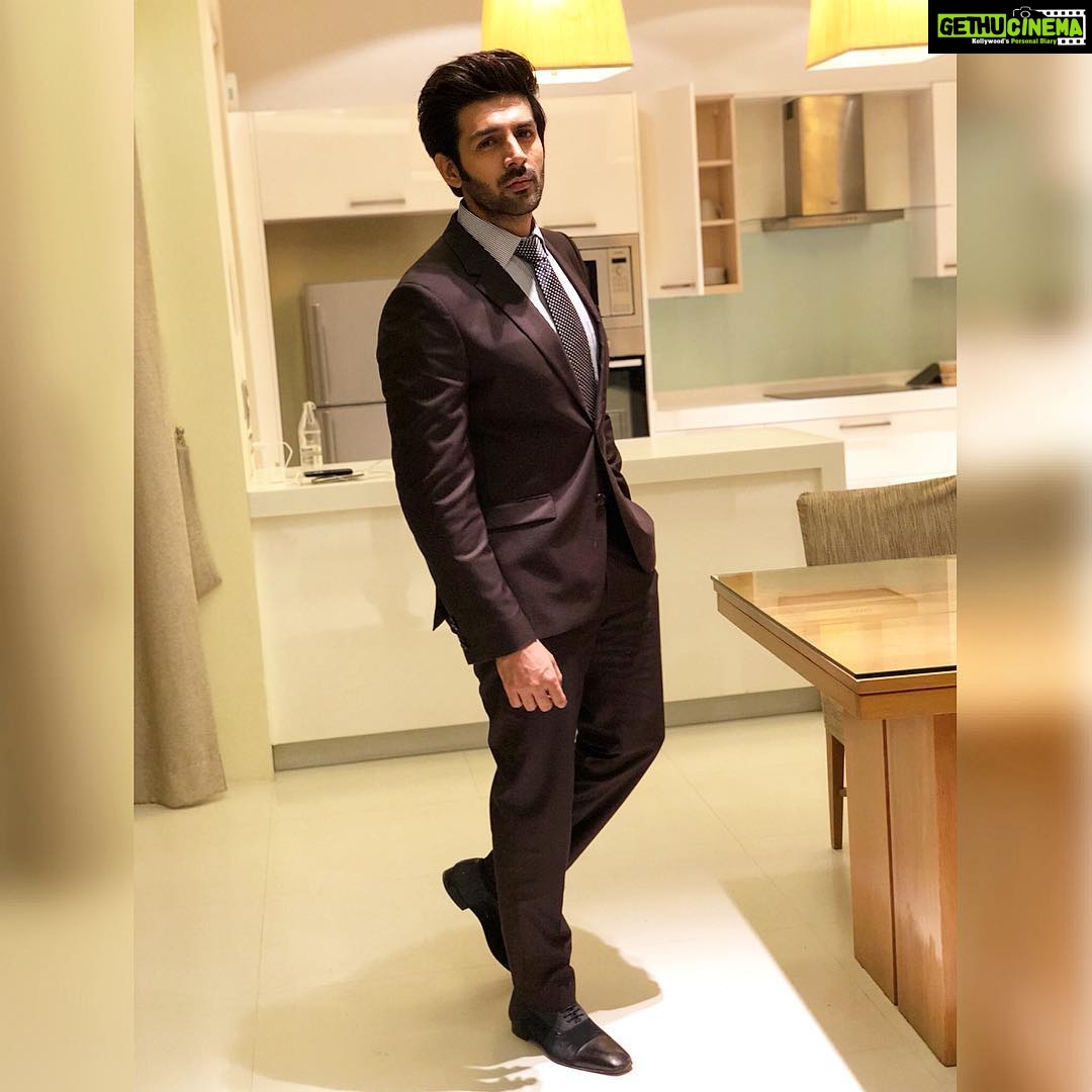 Kartik Aaryan Instagram - About last night Styled @the.vainglorious