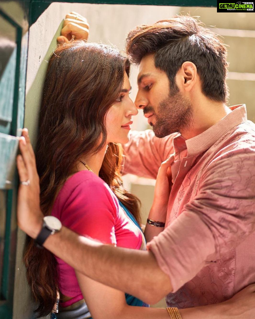 Kartik Aaryan Instagram - #LukaChuppi Soon....❤️🤫 @kritisanon