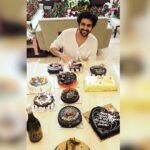 Kartik Aaryan Instagram – One of my most special Birthday !!
After a very long time celebrated it with my family ❤️
And Thank you so much for making it even more special with all your Wishes , Flowers, Gifts and Cakes 🎂 😋❤️
#Family 
#Fans #WellWishers ❤️❤️