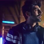 Kartik Aaryan Instagram - Excited to be the face of @boat.nirvana ❤️🎧 #boAtxKartikAaryan #PlugIntoNirvana Styled by @alliaalrufai Hair- @milankepchaki MU - @vickysalvi22