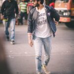 Kartik Aaryan Instagram - 🚶🏻‍♂️😎 MU- @vickysalvi22 Hair @rohan_jagtap_ Styled - @the.vainglorious #NoFilterNeha
