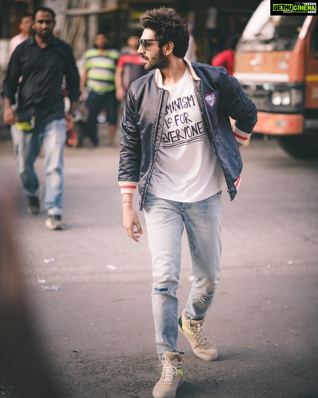 Kartik Aaryan Instagram - πΆπ»ββοΈπ MU- @vickysalvi22 Hair @rohan_jagtap_ Styled - @the.vainglorious #NoFilterNeha