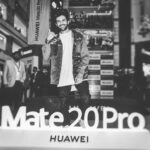 Kartik Aaryan Instagram - Overwhelmed with the response at the #HuaweiPopUp at Ambience Mall, Gurugram! 🙏🏻😘 Thank you for all the love guys, Right from the warm welcome to the unboxing of the #HuaweiMate20Pro #KingOfSmartphones, it couldn't have been better!😍 @huaweimobilein Plus Paaji said - Tenu pyaar karda Truck bhar ke 😂❤️