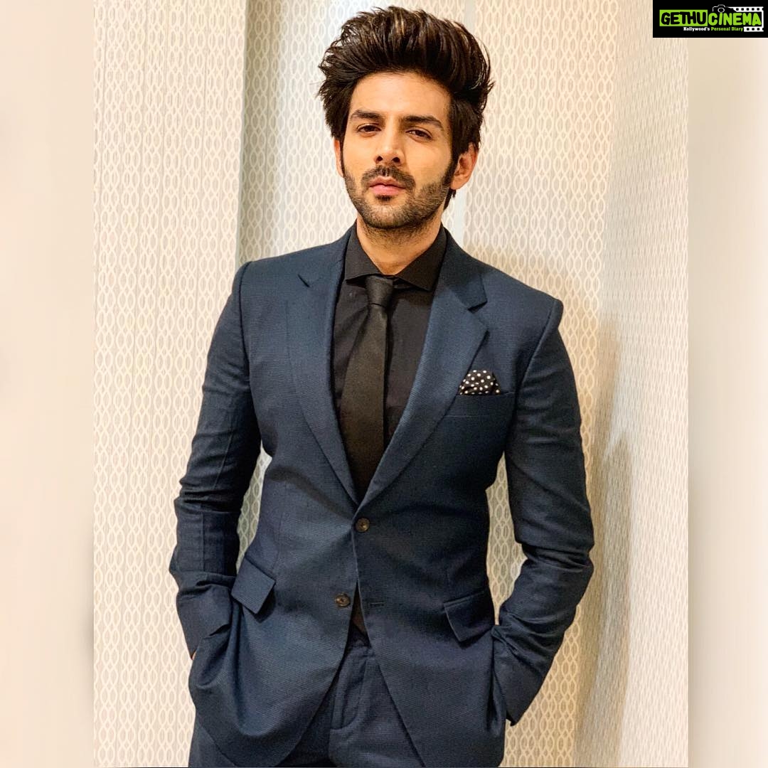 Kartik Aaryan Instagram - About Last night 💚 Styled - @shaleenanathani ❤️
