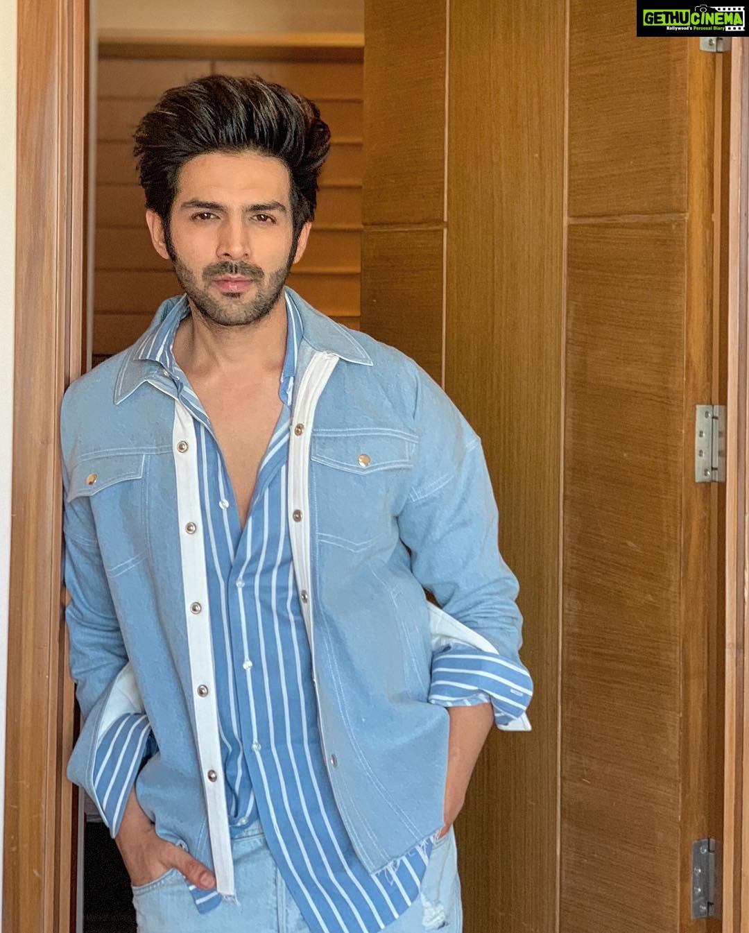 Kartik Aaryan Instagram - Wassup 🤟🏻 #Indore 😎 Styled - @shaleenanathani Indore, India