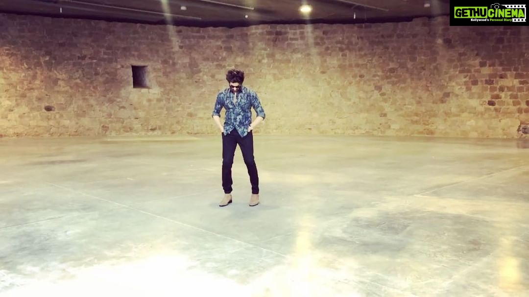 Kartik Aaryan Instagram - #WorkMode #Barcelona Barcelona, Spain