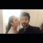 Kartik Aaryan Instagram - Happy Birthday to Meri aur Sabki Favourite #KareenaKapoor 😘❤️ Sharing my fav Jab we met moment!!