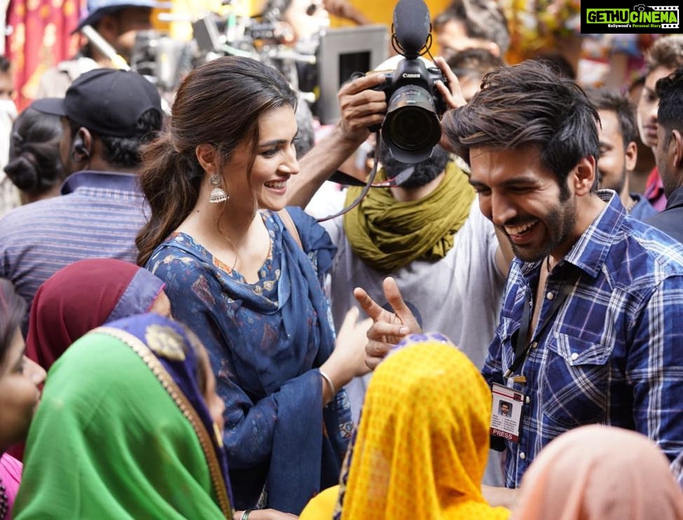 Kartik Aaryan Instagram - ... And its a wrap! π¬ #LukaChuppi This journey was such a funfilled ride, feels like it got over in d blink of an eye . Thank you to d calm n composed @laxman.utekar Sir.. Amazingly talented co-star @kritisanon β€οΈ My bade dil vala producer π°#Dineshvijjan @maddockfilms It was fun working wid #PankajTripathi Sir @aparshakti_khurana n d entire team. Got to learn so much from all of u .. Luka Chuppi is a Special Film for me!! Lots of love to d people of my hometown #Gwalior plus #Mathura... β€οΈβ€οΈ Will miss all the madness ππ