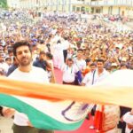Kartik Aaryan Instagram - Happy Independence day ❤️ Proud n emotional moment to hoist the Flag in my school with my teachers and kids ❤️❤️ @harjeetsphotography