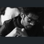 Kartik Aaryan Instagram - 🙇🏻‍♂️