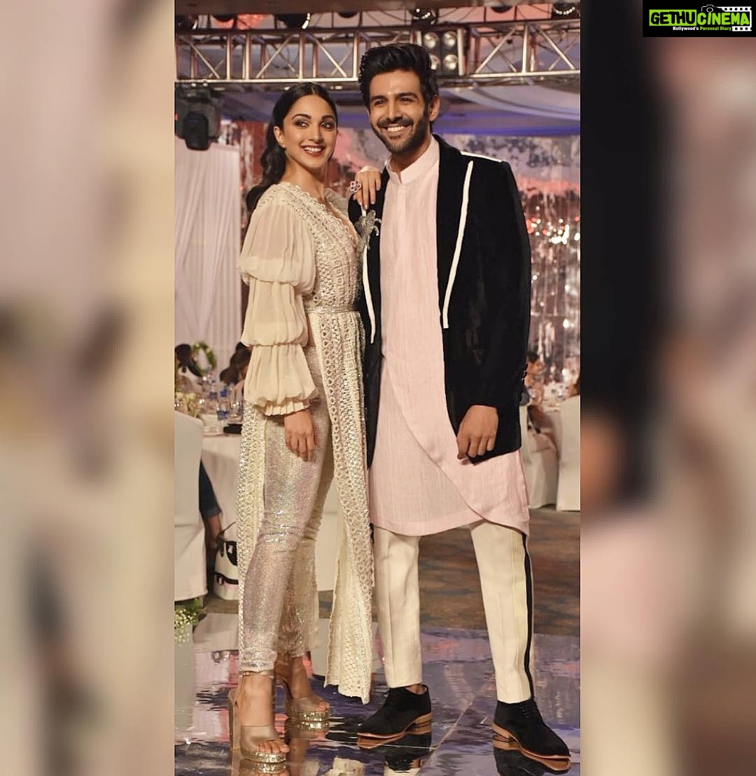 Kartik Aaryan Instagram - Walked for my Favourite designer @manishmalhotra05 with the Gorgeous @kiaraaliaadvani ❤️