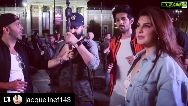 Kartik Aaryan Instagram - ‘Baal Baal ‘ bach gayein😬❤️ @jacquelinef143 Quite KICKed to meet u !! #Repost @jacquelinef143 ・・・ Jab we met 🤦🏻♀️ @kartikaaryan 💗💗 nice to meet you! #SiddharthAnand #MagicMoments Budapest, Hungary