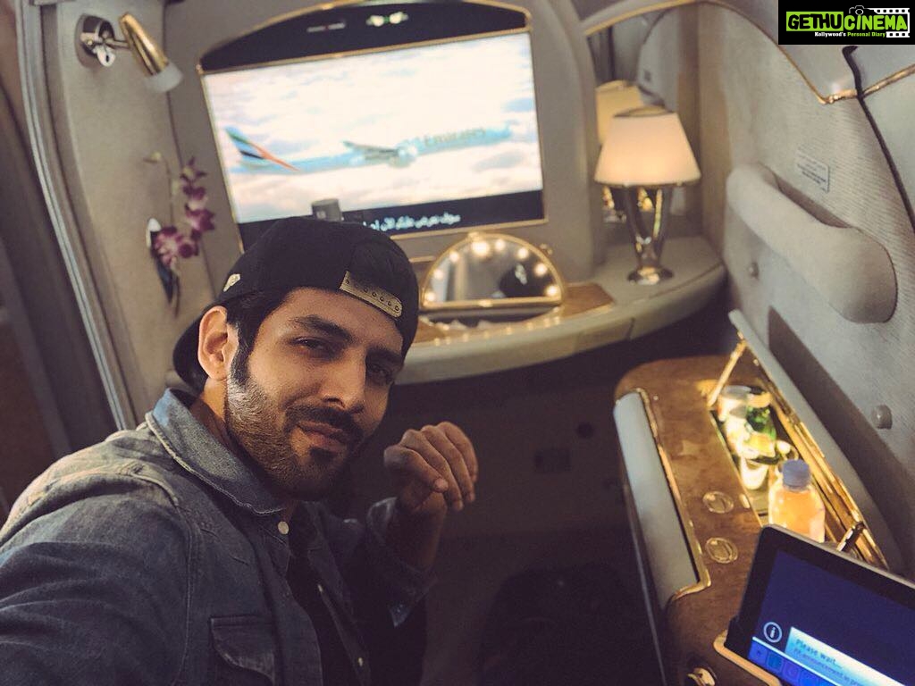 Kartik Aaryan Instagram - On my way to #Budapest ❤️🤟🏻 Dubai, United Arab Emirates