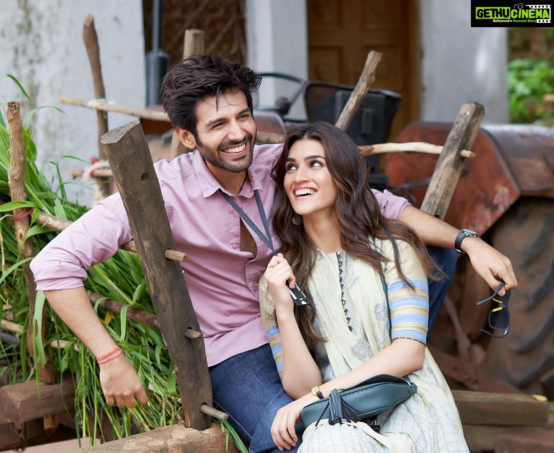 Kartik Aaryan Instagram - And Luka Chuppi Starts 🎬 ❤️ Day 1 @kritisanon @laxman.utekar @maddockfilms #Dineshvijjan #LukaChuppi