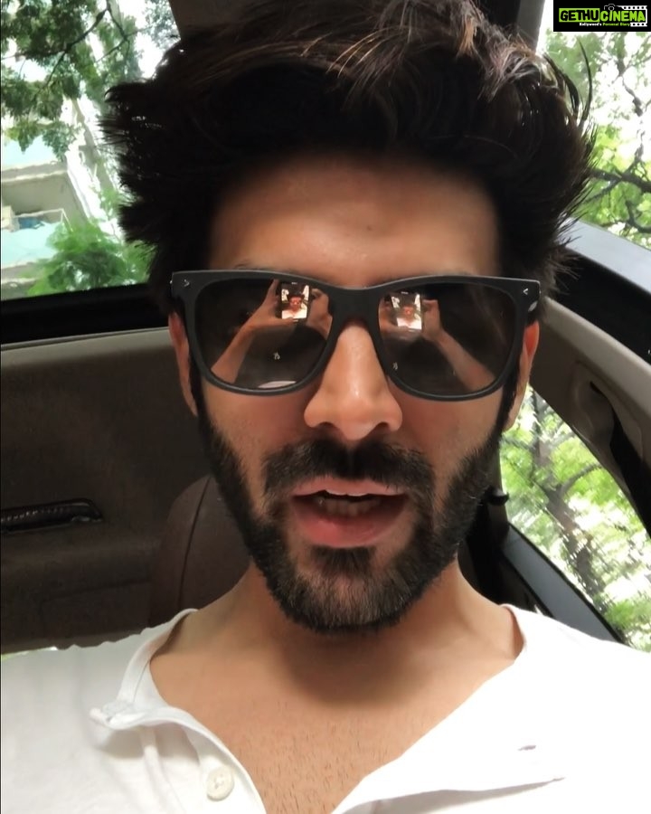 Kartik Aaryan Instagram - Delhi Tomorrow ❤️ #MotoE5Plus You want the BEST entertainment experience? All you need is the #motoe5plus! Big Battery. Big Screen. BIG blockbuster launch! Catch me live at the launch event at 3pm tomorrow - https://bit.ly/2m6AdHL Get set to say #helloentertainment with @motorolain
