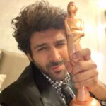 Kartik Aaryan Instagram - Superstylish Actor of the year Award ❤️🤙🏻 Thank you @pinkvilla