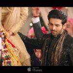 Kartik Aaryan Instagram - Happy Friendship day!!! #TeraYaarHoonMain on loop today 🎧 Thankfully have lived a beautiful journey of Friendship in Real life and Reel life too through my films 💙🤟🏻 #Pyaarkapunchnama #Pyaarkapunchnama2 #SonuKeTituKiSweety