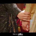 Kartik Aaryan Instagram - Happy Friendship day!!! #TeraYaarHoonMain on loop today 🎧 Thankfully have lived a beautiful journey of Friendship in Real life and Reel life too through my films 💙🤟🏻 #Pyaarkapunchnama #Pyaarkapunchnama2 #SonuKeTituKiSweety
