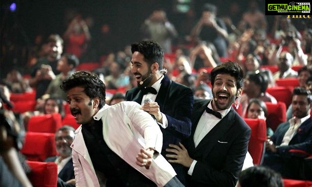 Kartik Aaryan Instagram - Watch #iifaRocks @iifa right now 😎❤️ on @colorstv And in case you miss it dont worry its on again today at 5 pm !😎😎
