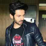 Kartik Aaryan Instagram – All set to launch
#Motoe5plus 😎
Styled by @the.vainglorious 
#Delhi New Delhi