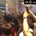 Kartik Aaryan Instagram - Thank you Kolkata for the massive love ❤️ 😘😘 (Plus great Balancing act by the guy in white 😎😁) #Repost @kartikaaryanhq ・・・ Madness for the heartthrob #KartikAaryan in #Kolkata 😍 @kartikaaryan #AaryanKartik #heartthrob #starboy #Bollywood #PrinceOfBoxOffice #WorldsMostHandsomeMan #worldsbestSmile #girlscrush #nationalcrush #kingofmonologues #star #selfmade #fanslove #mobbed #Bengal #sonu #koki