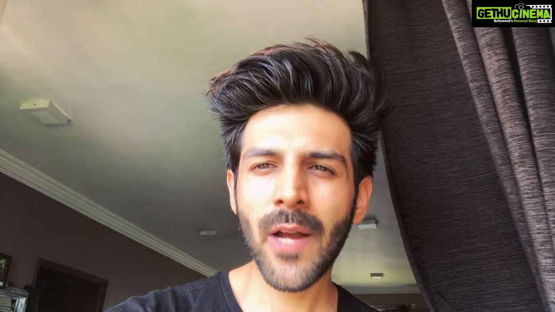 Kartik Aaryan Instagram - Kolkata, Get ready to watch me take up d @skechersperformanceindia #GOrun6 Beat My Speed Challenge !! 🏃🏻♂️ Come to South City Mall tomorrow 4pm sharp. See you there !!