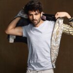 Kartik Aaryan Instagram - Captions are the toughest 🤔