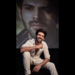 Kartik Aaryan Instagram - 🙏🏻 #Repost @instantbollywood ・・・ @KartikAaryan to be honoured with DadaSaheb Phalke Excellence award as the ‘Best Entertainer of the year ‘. Very well Deserved Sonu 😘❤ #kartikaaryan #Sonuketitukisweety #instantbollywood #dadasahebphalkeawards